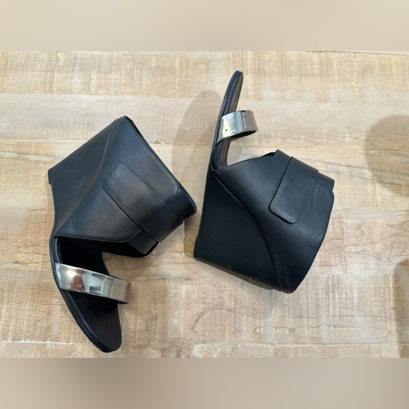 Vince KARMA - 2 black leather pewter silver wedge heel sandal mules - Picture 5 of 14